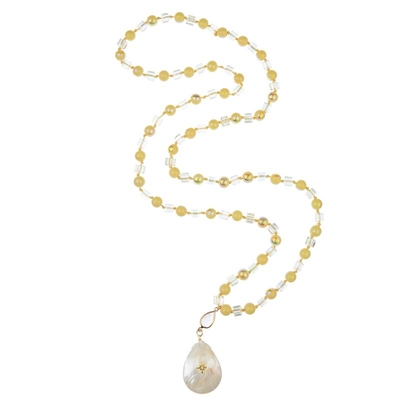 O círculo amarelo do quadrado transparente perla a multi colar da cor com Shell Charm