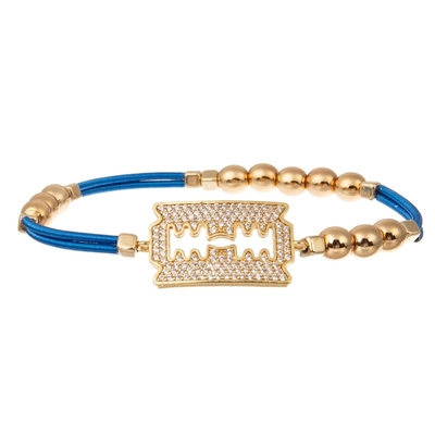A lâmina do zircão do ouro encanta o bracelete feito a mão elástico com os grânulos do metal da corda da guitarra