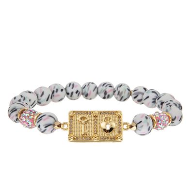 pulseira de pedra brancas pretas do bracelete de 8mm com o fechamento dado forma coração chapeado ouro
