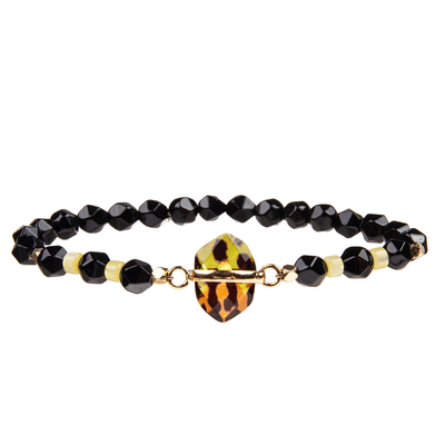 O cálculo biliar feito a mão lapidado perla braceletes com o cristal irregular chapeado ouro