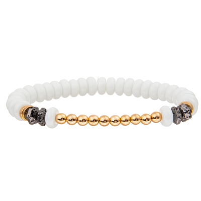 4 braceletes feitos a mão dos grânulos de vidro das cores ajustados com o ouro chapeado em volta dos grânulos