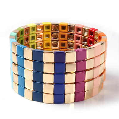 O bracelete geométrico da telha do esmalte, estiramento multicolorido perlou braceletes