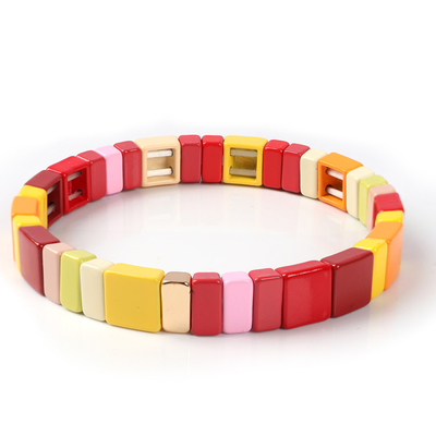 A liga feito a mão pintada do bracelete da telha do estiramento da cor crafted