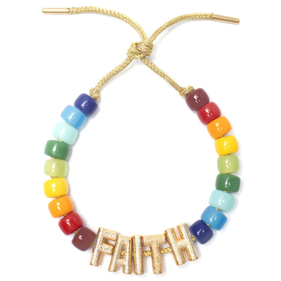 A letra que inicial o forte boêmio do nome perla o bracelete com ouro 14k chapeou os grânulos de bronze