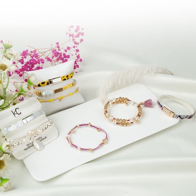 O bracelete frisado das mulheres de prata brilhantes ajustou o estiramento de 0.7mm com Shell And Hematite
