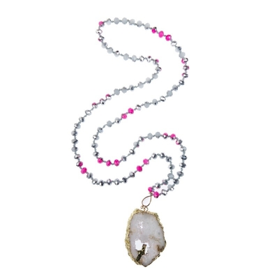 O vidro semi precioso do pendente de Druzy perla a cor metálica da colar feito a mão