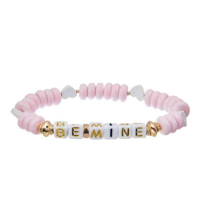 O ouro cor-de-rosa do dia de Valentim pavimenta o bracelete da barra personaliza o nome para a amiga