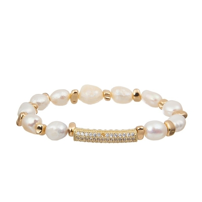 O espaço do ouro da pérola da água fresca perlou o bracelete elástico empilhado para a senhora