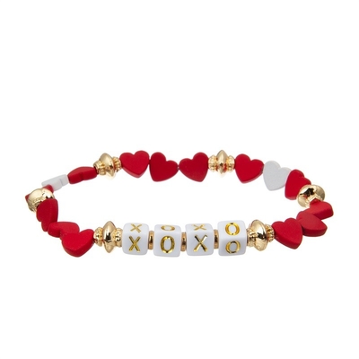O encanto XOXO do coração do ouro personaliza braceletes feitos a mão dos grânulos do nome para o presente da amiga