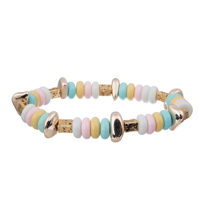 A estrela plástica da menina adolescente perla a cor do arco-íris do bracelete com encanto infinito do metal