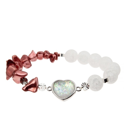 As meninas amam o bracelete do encanto do coração com o cristal vermelho de incandescência místico