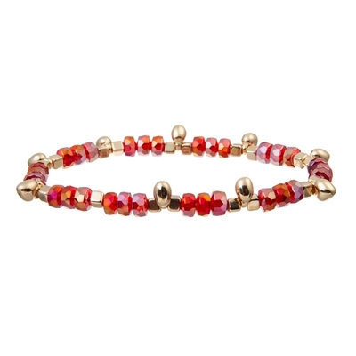 O bracelete feito a mão vermelho dos grânulos ajustou o bracelete feito sob encomenda do nome da família empilhável