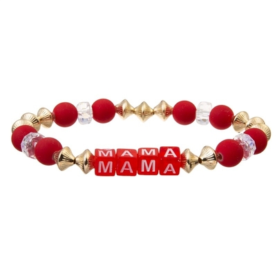 O bracelete feito a mão vermelho dos grânulos ajustou o bracelete feito sob encomenda do nome da família empilhável