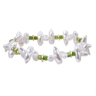 Una dão forma ao presente branco do bracelete da pérola da indicação do bracelete do estiramento da pérola da cor