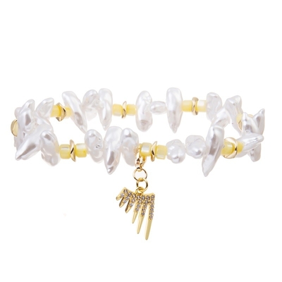Una dão forma ao presente branco do bracelete da pérola da indicação do bracelete do estiramento da pérola da cor