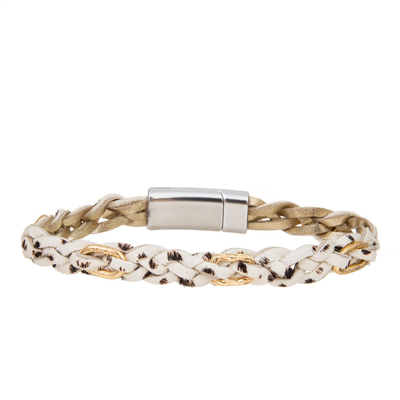 O bracelete trançado de couro genuíno das mulheres feito a mão com fecho magnético